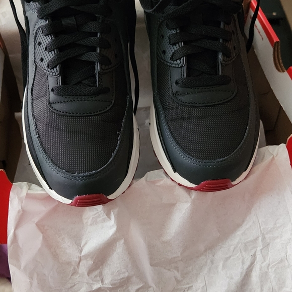 Nike - Picture 3 of 12